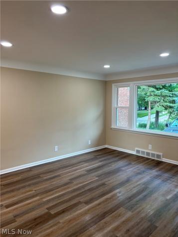 1574 Sunview Road Lyndhurst OH 44124