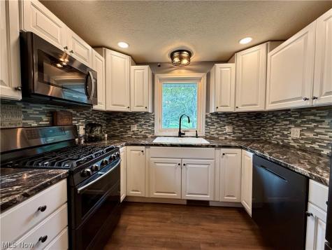 2476 Ravenna Avenue NE East Canton OH 44730