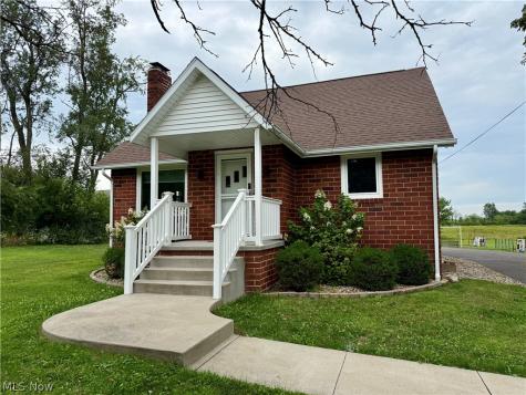2476 Ravenna Avenue NE East Canton OH 44730