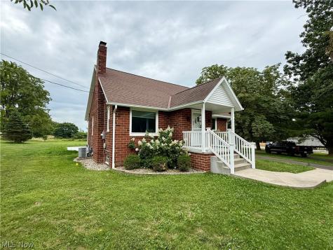 2476 Ravenna Avenue NE East Canton OH 44730