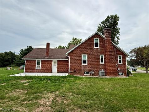 2476 Ravenna Avenue NE East Canton OH 44730