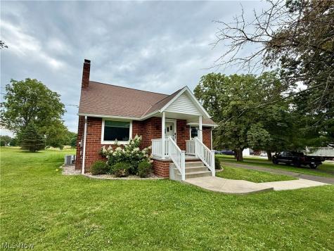 2476 Ravenna Avenue NE East Canton OH 44730