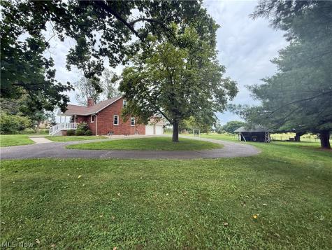 2476 Ravenna Avenue NE East Canton OH 44730