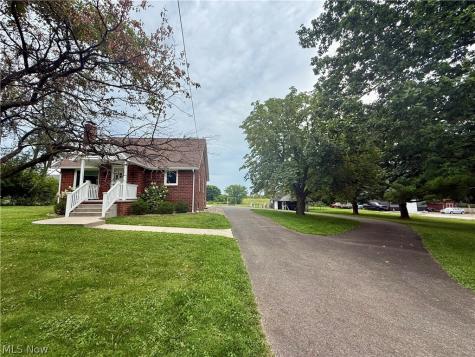 2476 Ravenna Avenue NE East Canton OH 44730
