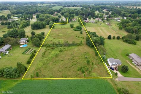 2476 Ravenna Avenue NE East Canton OH 44730