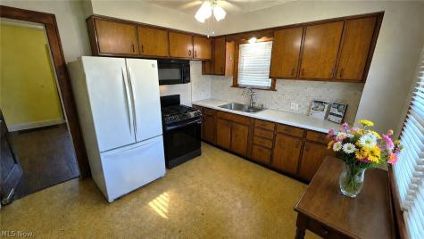 6818 Belmere Drive Parma OH 44129