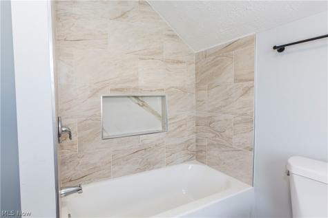 586 Brittain Road Akron OH 44305