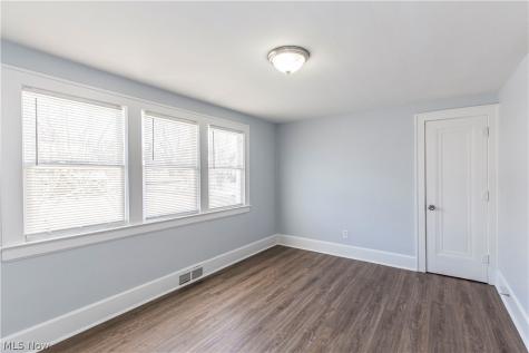 586 Brittain Road Akron OH 44305