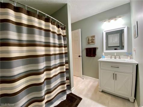 578 Fieldstone Drive Amherst OH 44001