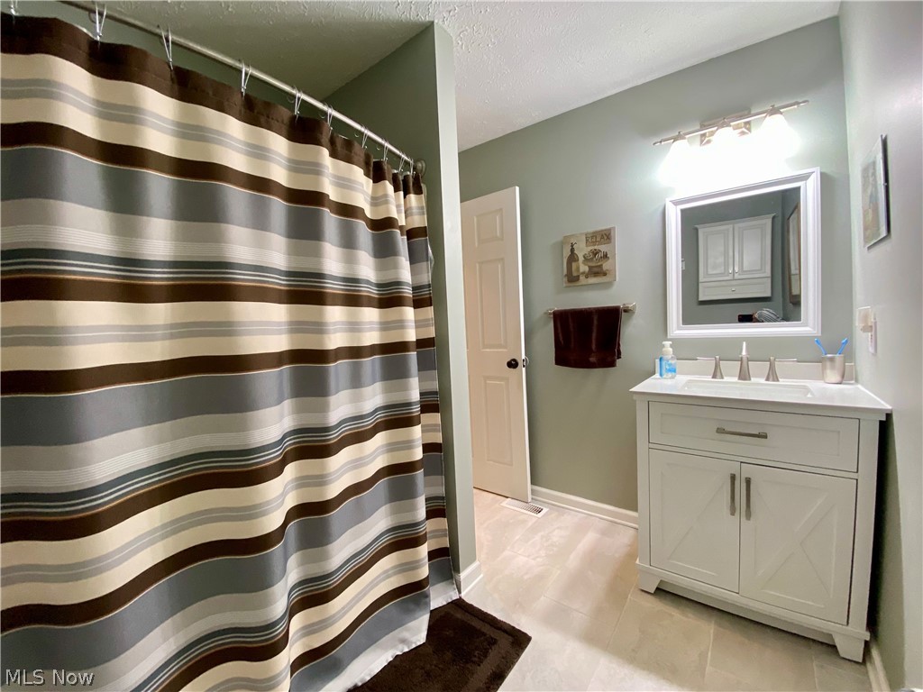 578 Fieldstone Drive Amherst OH 44001