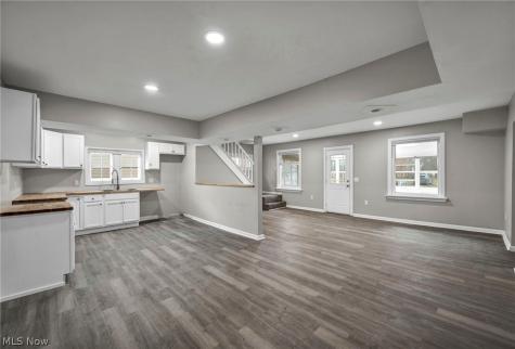 295 E 238th Street Euclid OH 44123