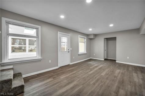 295 E 238th Street Euclid OH 44123