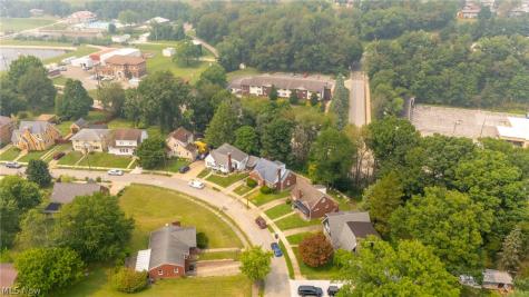 1496 Columbus Circle Steubenville OH 43952