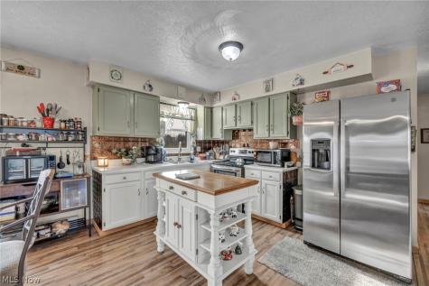 1540 Cinnamon Drive S West Salem OH 44287