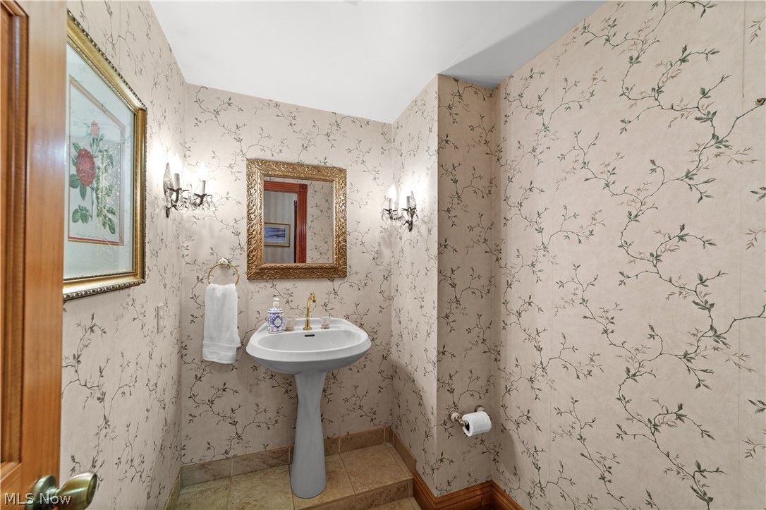 8730 Bainbridge Road Chagrin Falls OH 44023