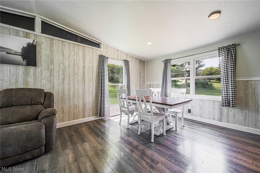 6102 Vale View Drive SW Sherrodsville OH 44675