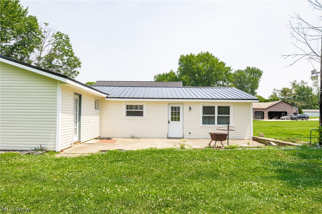 6102 Vale View Drive SW Sherrodsville OH 44675
