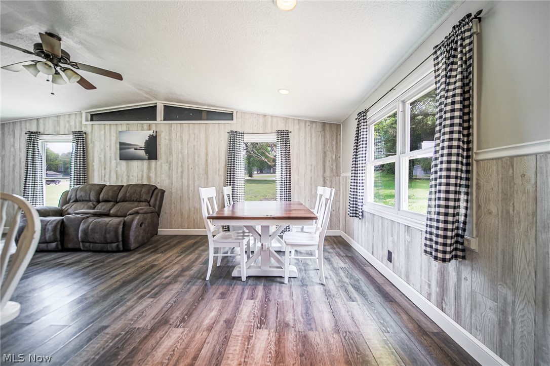 6102 Vale View Drive SW Sherrodsville OH 44675