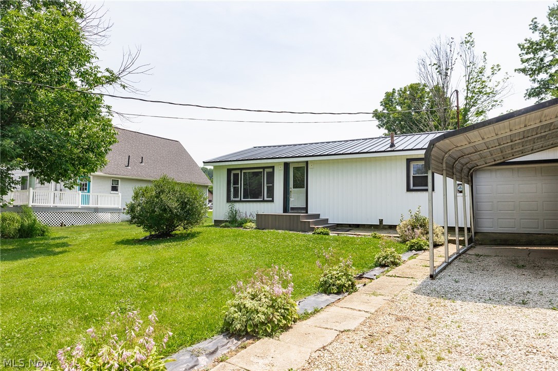6102 Vale View Drive SW Sherrodsville OH 44675