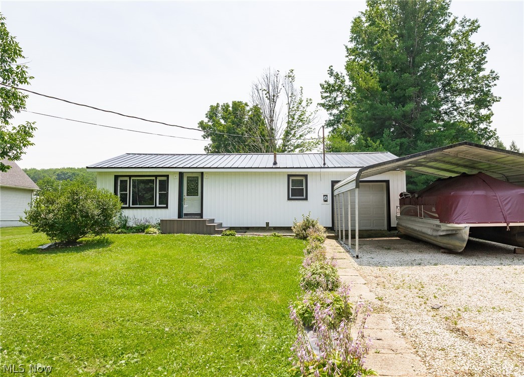 6102 Vale View Drive SW Sherrodsville OH 44675