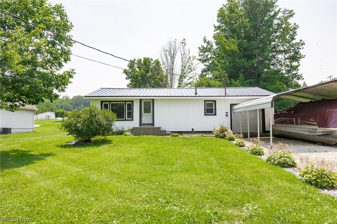 6102 Vale View Drive SW Sherrodsville OH 44675