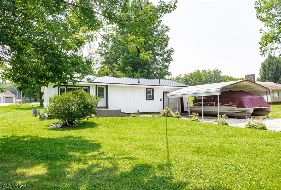6102 Vale View Drive SW Sherrodsville OH 44675