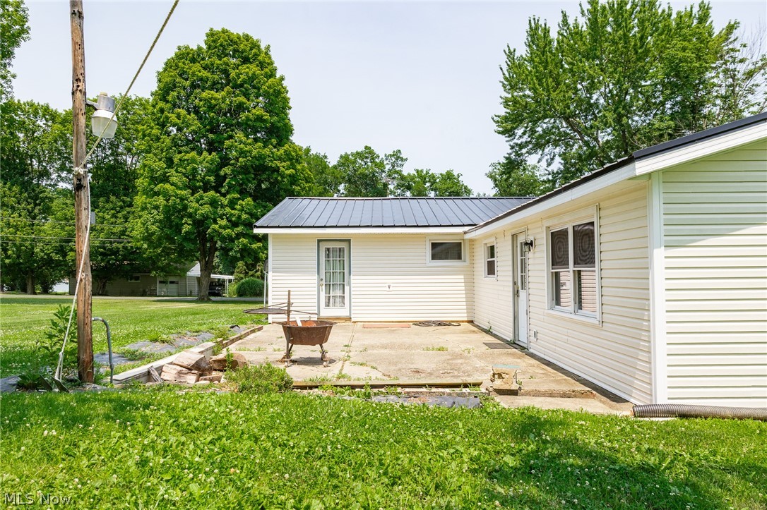6102 Vale View Drive SW Sherrodsville OH 44675
