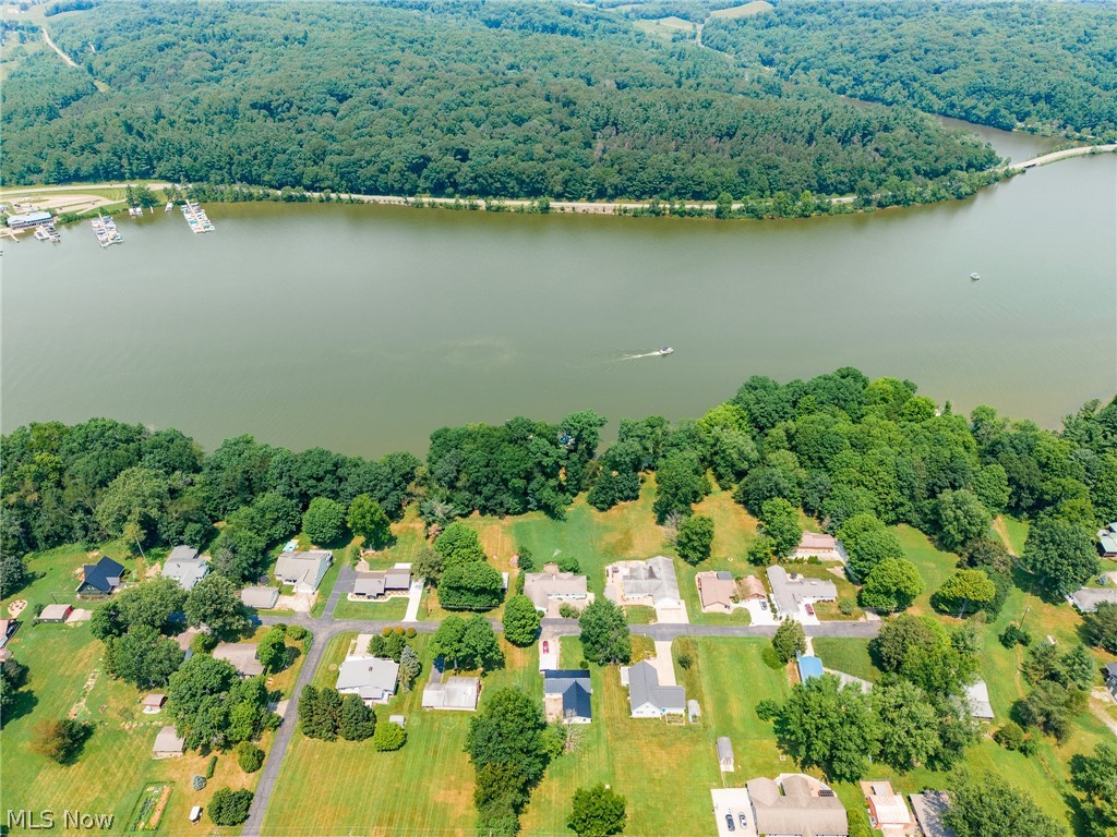 6102 Vale View Drive SW Sherrodsville OH 44675