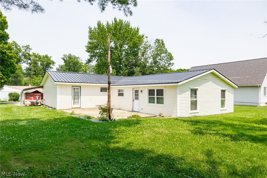 6102 Vale View Drive SW Sherrodsville OH 44675