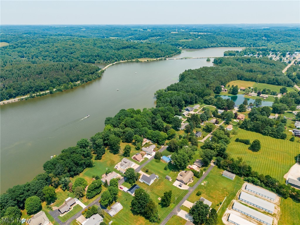 6102 Vale View Drive SW Sherrodsville OH 44675