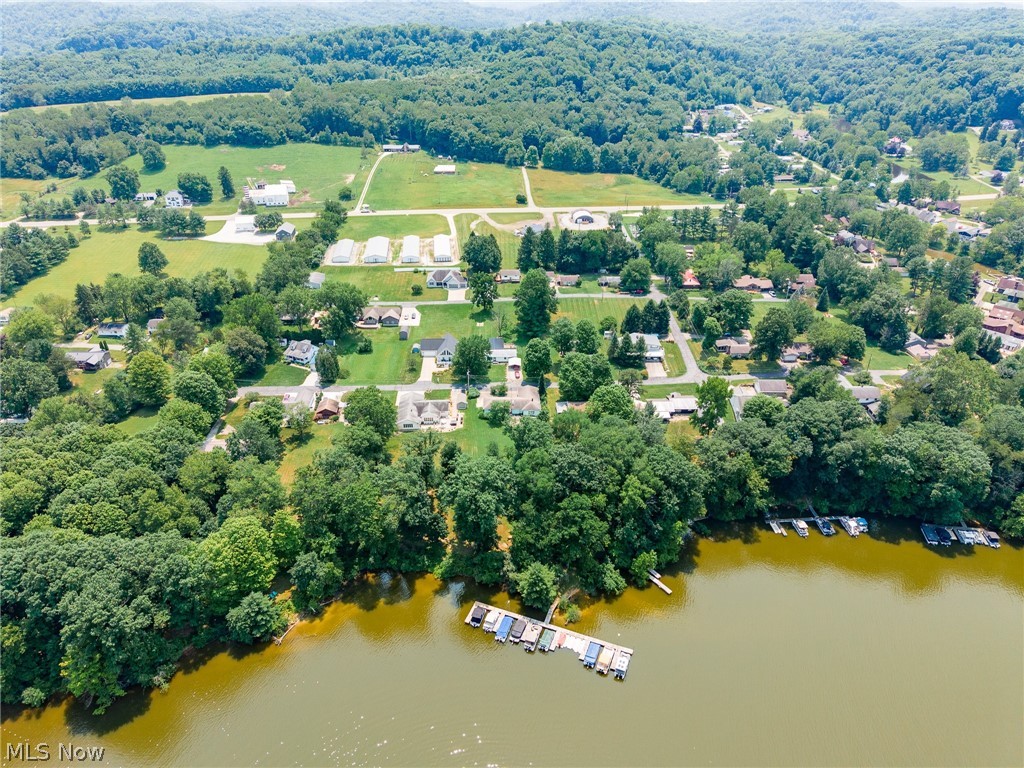 6102 Vale View Drive SW Sherrodsville OH 44675