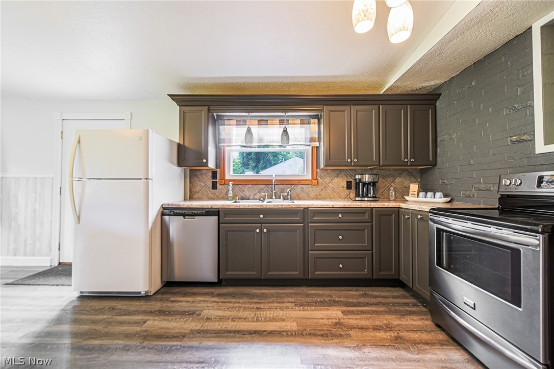 6102 Vale View Drive SW Sherrodsville OH 44675