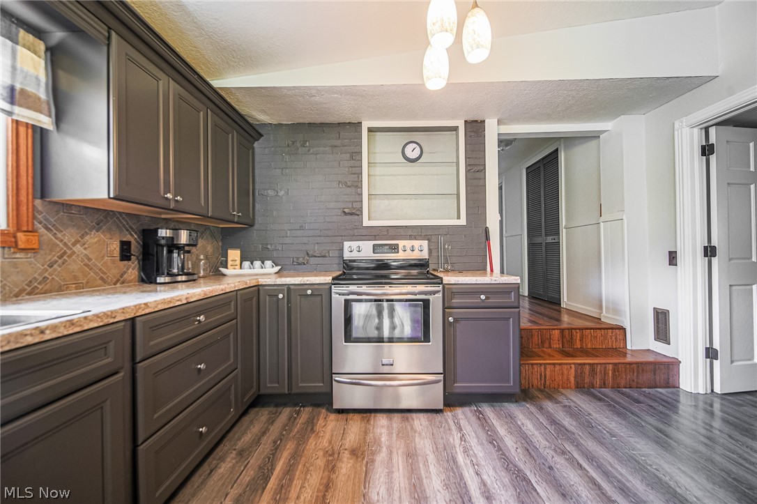 6102 Vale View Drive SW Sherrodsville OH 44675