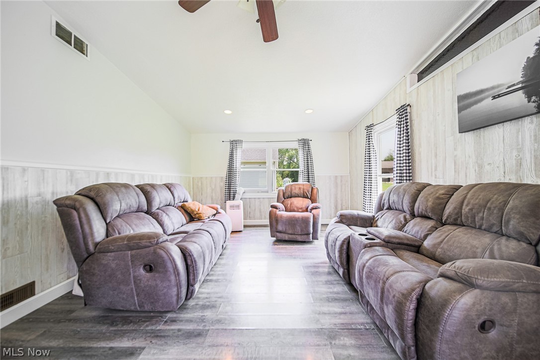 6102 Vale View Drive SW Sherrodsville OH 44675