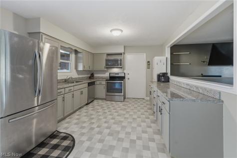 5094 Bob O Link Street NW North Canton OH 44720