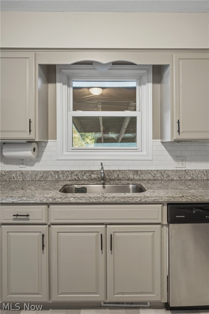 5094 Bob O Link Street NW North Canton OH 44720