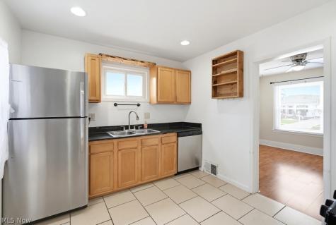 4214 Longwood Avenue Parma OH 44134