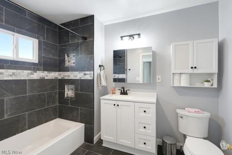 4214 Longwood Avenue Parma OH 44134