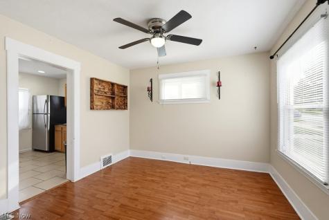 4214 Longwood Avenue Parma OH 44134