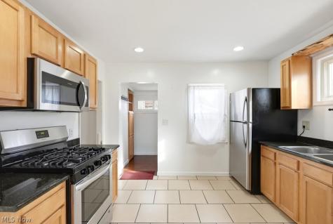 4214 Longwood Avenue Parma OH 44134