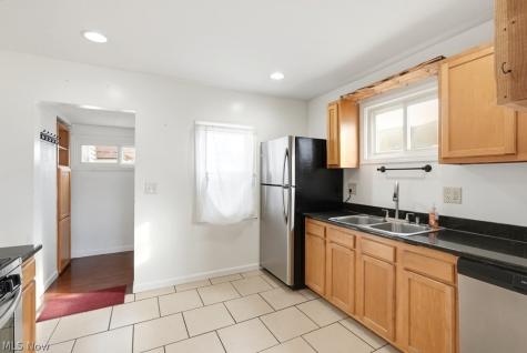 4214 Longwood Avenue Parma OH 44134