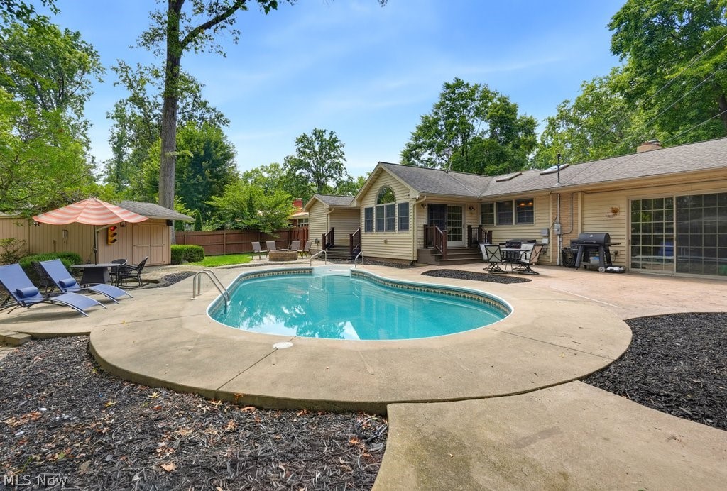 2018 Roberts Lane NE Warren OH 44483