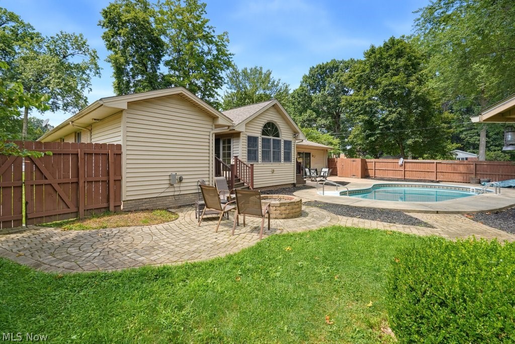 2018 Roberts Lane NE Warren OH 44483