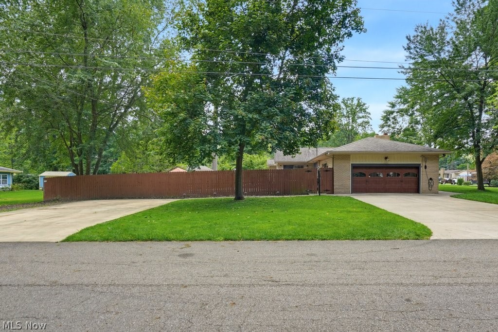 2018 Roberts Lane NE Warren OH 44483