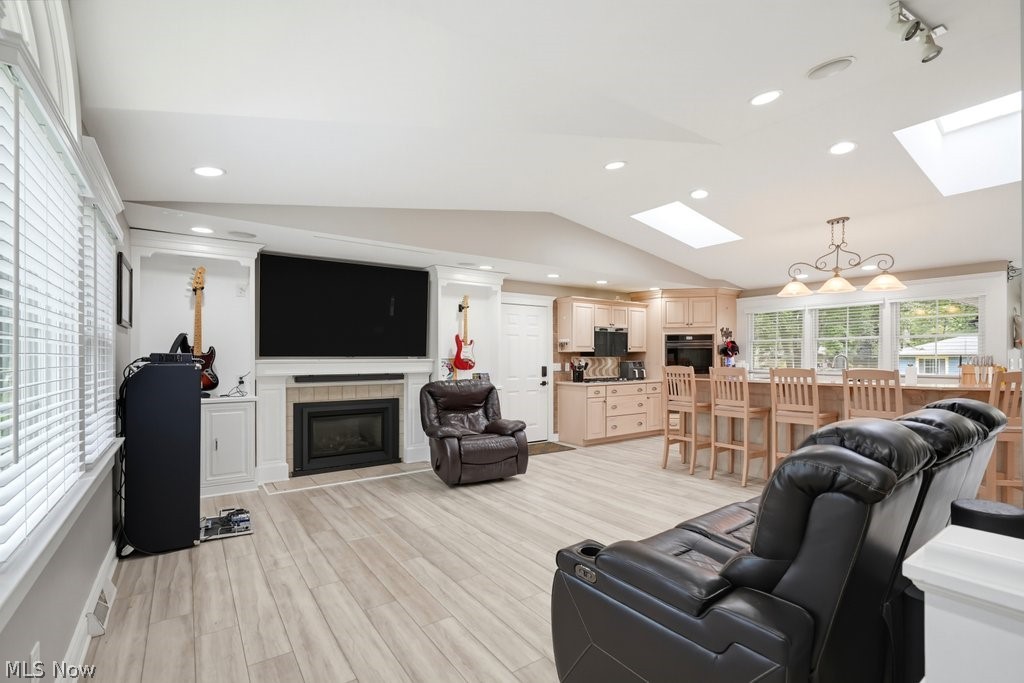 2018 Roberts Lane NE Warren OH 44483