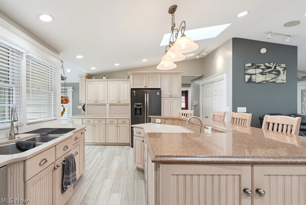 2018 Roberts Lane NE Warren OH 44483
