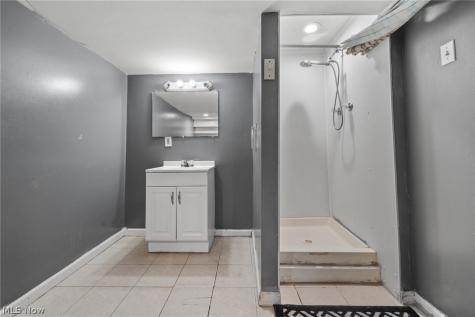 12505 Grimsby Avenue Cleveland OH 44135