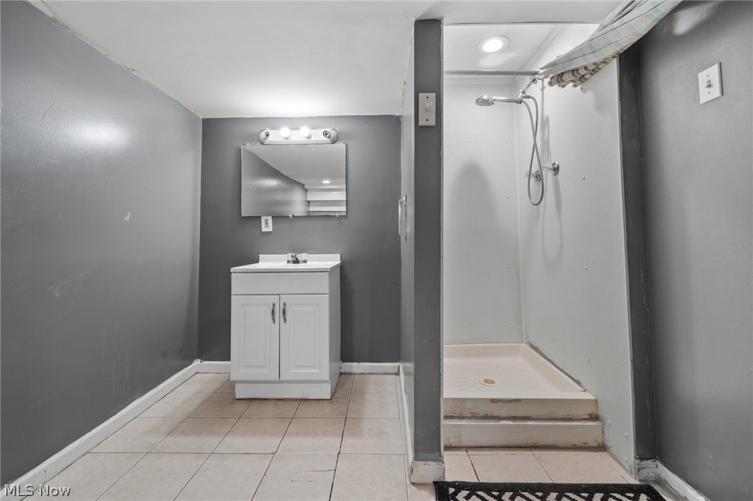 12505 Grimsby Avenue Cleveland OH 44135