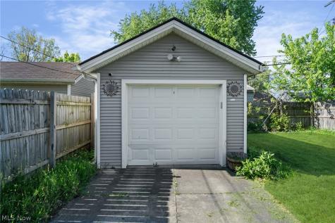 12505 Grimsby Avenue Cleveland OH 44135
