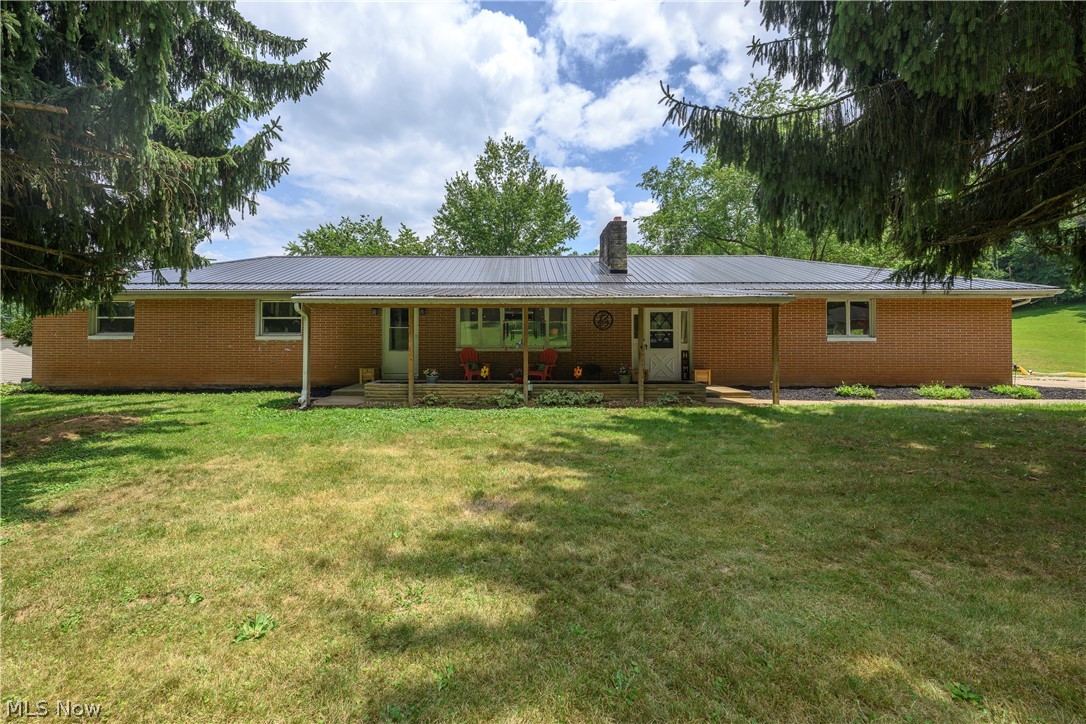 6091 Mills Drive SE Uhrichsville OH 44683
